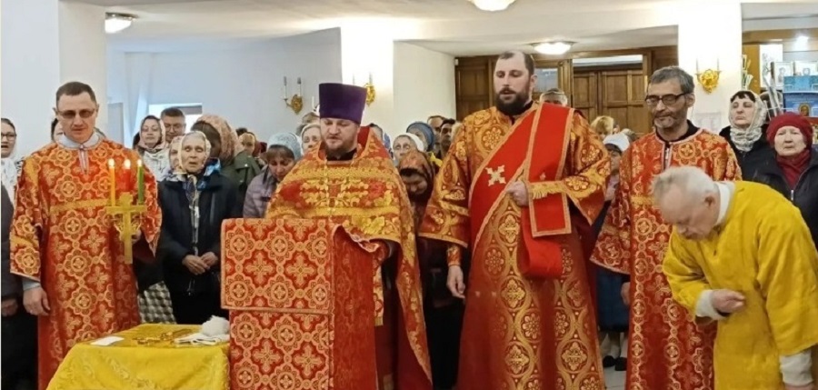Божественная литургия в Неделю 4-ю по Пасхе, о расслабленном, в храме Рождества Христова