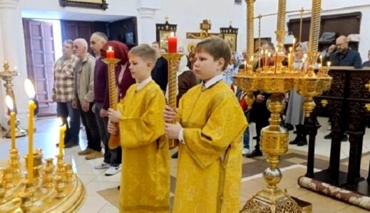 Божественная литургия в Неделю 5-ю по Пасхе, о самаряныне, в храме Рождества Христова