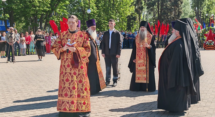 Духовенство Балаковской епархии приняло участие в памятных мероприятиях ко Дню Победы