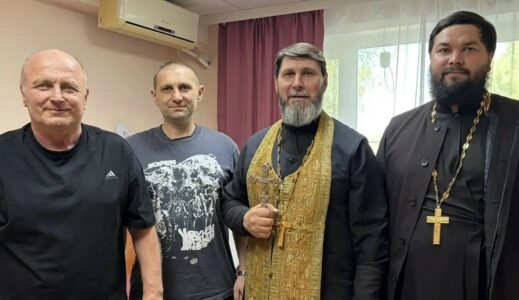 В преддверии Дня Победы священники посетили подопечных Центра  «Волга» г. Балаково