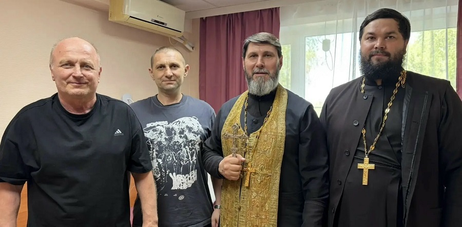 В преддверии Дня Победы священники посетили подопечных Центра  «Волга» г. Балаково