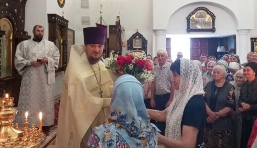 Божественная литургия в день перенесения мощей святителя Николая Чудотворца из Мир Ликийских в Бар в храме Рождества Христова