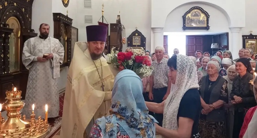 Божественная литургия в день перенесения мощей святителя Николая Чудотворца из Мир Ликийских в Бар в храме Рождества Христова