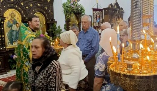 Божественная литургия в День Святой Троицы в храме Рождества Христова