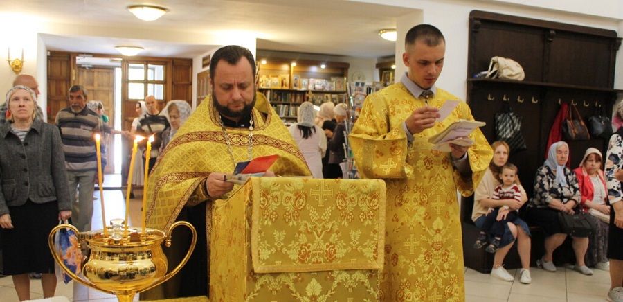 Божественная литургия в Неделю 3-ю по Пятидесятнице в храме Рождества Христова