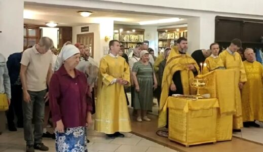 Божественная литургия в Неделю 1-ю по Пятидесятнице, Всех святых, в храме Рождества Христова