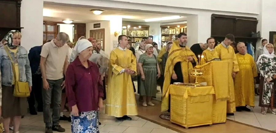 Божественная литургия в Неделю 1-ю по Пятидесятнице, Всех святых, в храме Рождества Христова