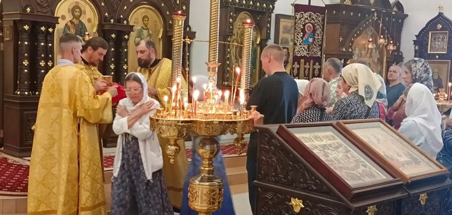 Божественная литургия в Неделю 2-ю по Пятидесятнице, Всех святых, в земле Русской просиявших, в храме Рождества Христова